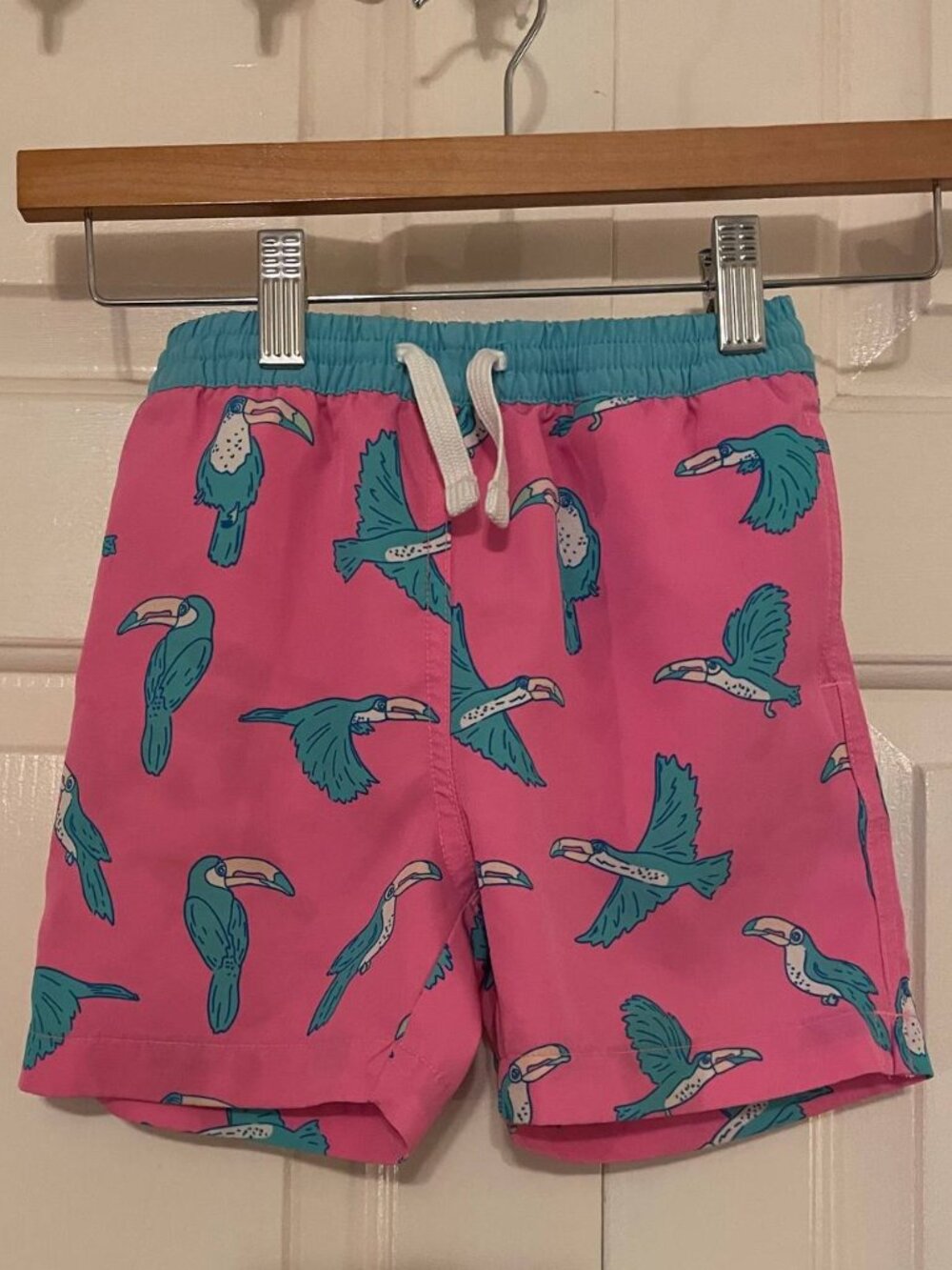 Chubbies Kids Pink Toucan Swim Trunks | Tropical Resort Wear boys size 5